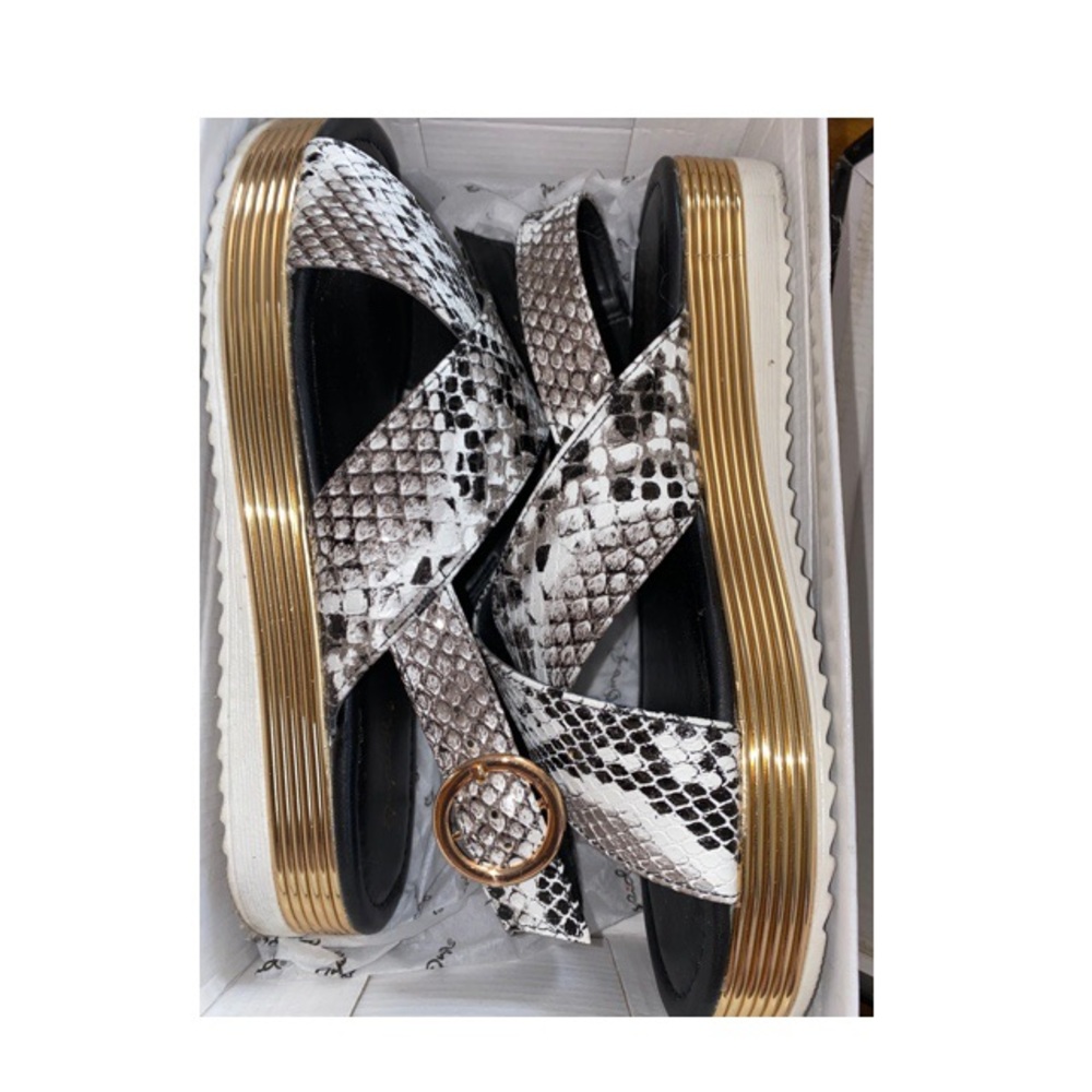 Snake print flatforms